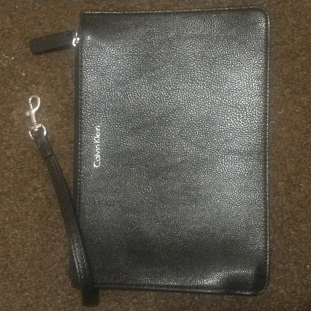 Calvin Klein Lobster Clasp Clip-on Strap Pochette Black + Blue Pebbled Leather